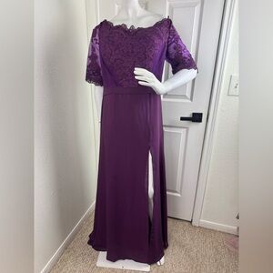 Pomuyyo Elegant Purple Lace Evening Gown Size 18W.  C25